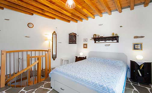 Υπνοδωμάτιο με διπλό κρεβάτι