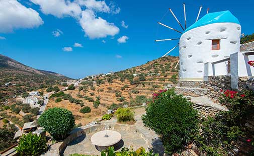 Ο αναπαλαιωμένος ανεμόμυλος στο Art Houses Sifnos