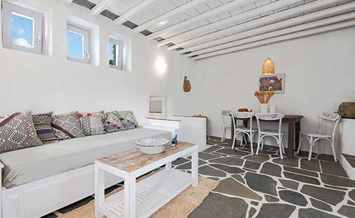 Το καθιστικό και η τραπεζαρία του Περιστερώνα