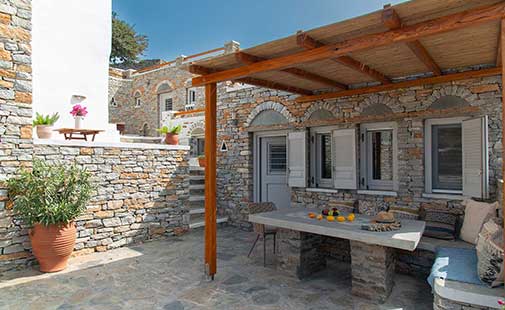 Εξωτερικοί χώροι στην κατοικία Ζέφυρος