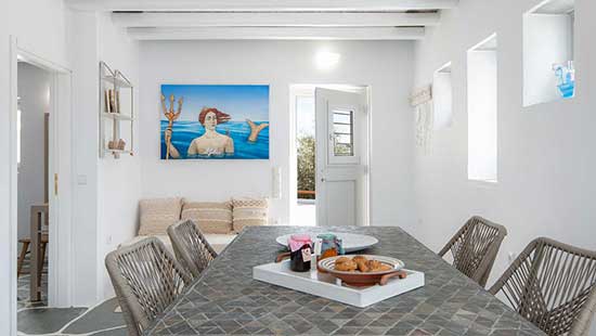 Καθιστικό και τραπεζαρία στο Ζέφυρος