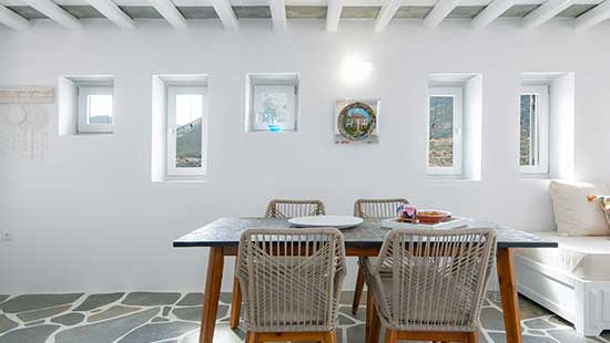 Καθιστικό και τραπεζαρία στην κατοικία Ζέφυρος