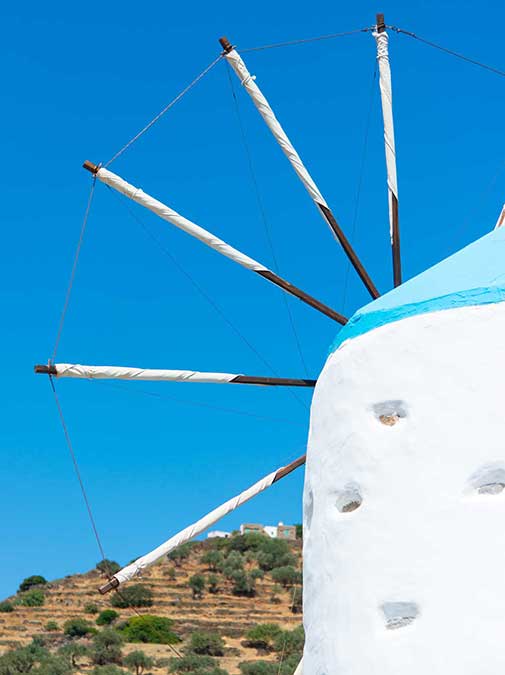 Ο αναπαλαιωμένος ανεμόμυλος στο Art Houses Sifnos